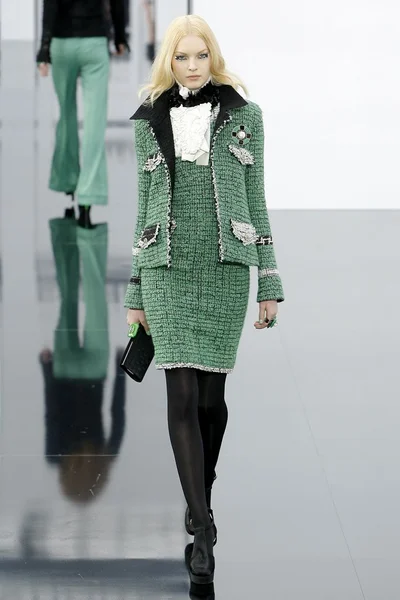 Look 27